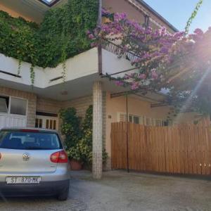 Apartments by the sea Sumpetar Omis - 949