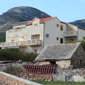 Apartments with parking space Bol Brac - 2900