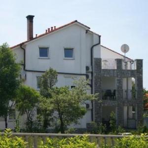 Apartments with parking space Pinezici Krk - 5464