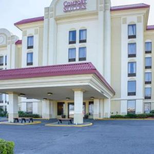 Hotels near Funny Bone Comedy Club Baton Rouge - Comfort Suites University