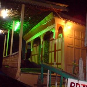 Houseboat Pride of India