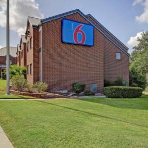 Hotels near Oak Hills Country Club - Motel 6-San Antonio TX - Medical Center South