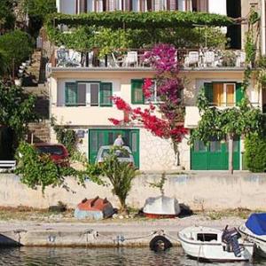 Apartments by the sea Podgora Makarska - 6836