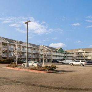 Hotels near Town Center at Aurora - HomeTowne Studios Denver - Airport/Aurora