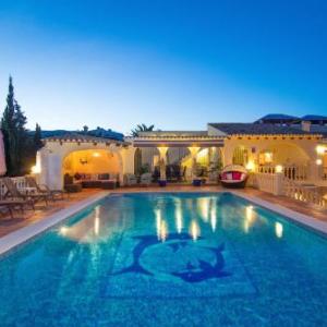 Villa Airlie by Abahana Villas