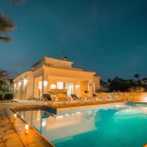 Villa Baladrar by Abahana Villas