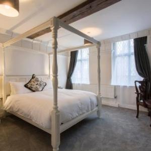 Hotels near Uttoxeter Racecourse - The White Hart Hotel
