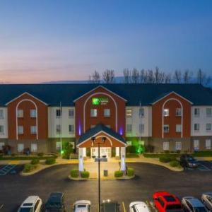 Bedford First Assembly Hotels - Holiday Inn Express Hotel & Suites Bedford