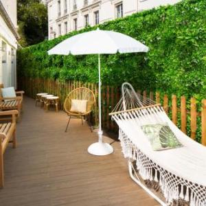 Le Trianon Paris Hotels - Le Village Montmartre by Hiphophostels