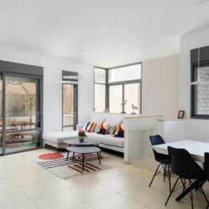 Mamad Modern & Elegant Duplex Xl Patio By Feelhome