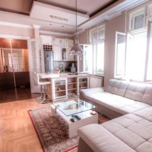 Crown Apartment - Your Royal Stay