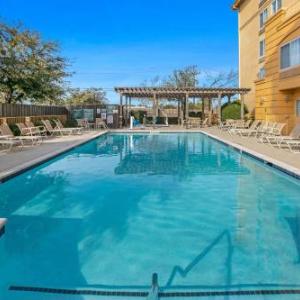 La Quinta Inn & Suites by Wyndham DFW Airport South/Irving