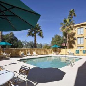 La Quinta Inn & Suites by Wyndham Phoenix Sky Harbor Airport