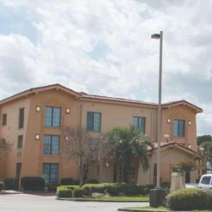 La Quinta Inn & Suites by Wyndham New Orleans Veterans