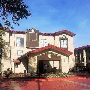 Red Roof Inn & Suites Houston - Hobby Airport