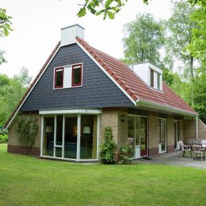 Cozy house with garden close to the Lemelerberg