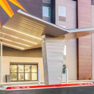 La Quinta Inn & Suites by Wyndham Lubbock West Medical Center