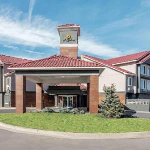 Broncos Park Powered by CommonSpirit Hotels - La Quinta Inn & Suites by Wyndham Denver Tech Center