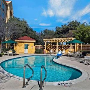 La Quinta Inn & Suites by Wyndham Dallas Arlington South