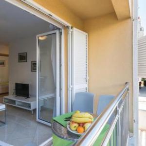 Apartment Makarska with Sea View 09