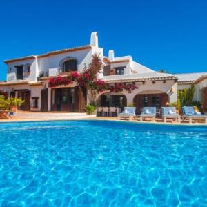 Villa Cogoll by Abahana Villas