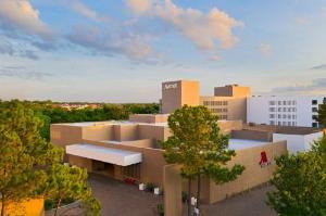 Marriott Dallas/Fort Worth Westlake, Roanoke