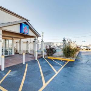 Motel 6-Bowling Green KY