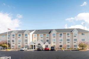 Microtel Inn and Suites North Canton, North Canton
