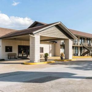 Econo Lodge Inn & Suites Branson Shepherd of the Hills Expy