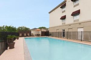 Hawthorn Suites by Wyndham College Station, College Station