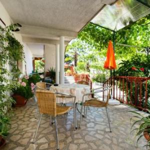 Apartments Lovorik