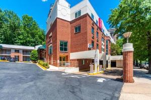 Red Lion Hotel Rosslyn Iwo Jima