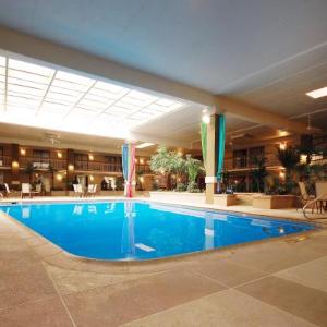 Plaza Inn & Suites