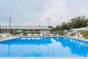 Ramada by Wyndham State College Hotel & Conference Center, State College