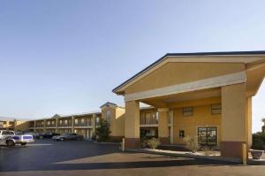 Super 8 by Wyndham Monroe, Monroe