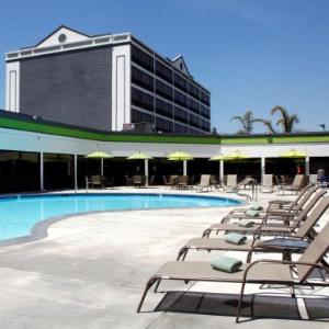 Grand Lake Theater Hotels - Radisson Hotel Oakland Airport