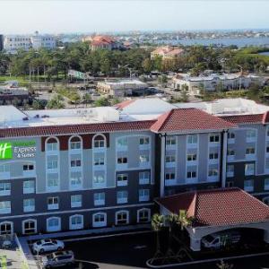 Tropicana Field Hotels - Holiday Inn Express & Suites St. Petersburg - Madeira Beach