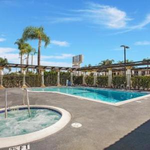 Disney California Adventure Park Hotels - Stanford Inn And Suites Anaheim