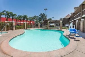Super 8 by Wyndham Bakersfield South CA, Bakersfield
