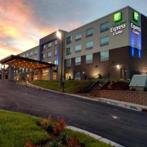 Holiday Inn Express & Suites Charlotte NE - University Area