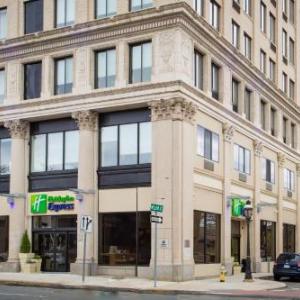 Hotels near Naismith Memorial Basketball Hall of Fame - Holiday Inn Express Springfield Downtown