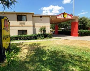 Super 8 by Wyndham Arlington East, Arlington