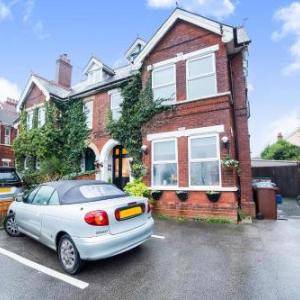 Hotels near West End Centre Aldershot - Airport Lodge