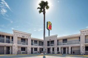 Super 8 by Wyndham McAllen- Downtown- La Plaza Mall, McAllen
