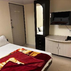 Hotel Savera Holidays Main Market