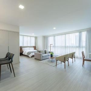 Business Loft with Park View