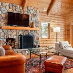 Loon Star Lodge - Three Bedroom Log Home Grand Rapids