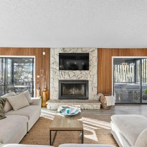5BR Lakefront Sleeps 22 | Deck Dock & Hot Tub!