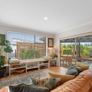 Lake View Retreat - lake views with BBQ & Pizza Oven