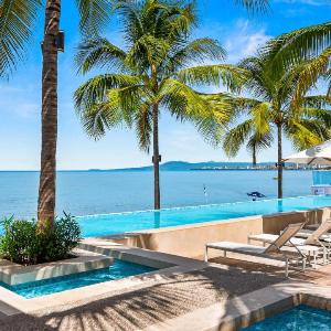 Beachfront Luxury 4BR Penthouse with Incredible Ocean Views